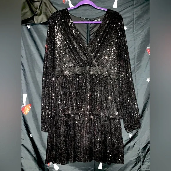 Boohoo | Dresses | Boohoo Sequin Layer Dress | Poshmark